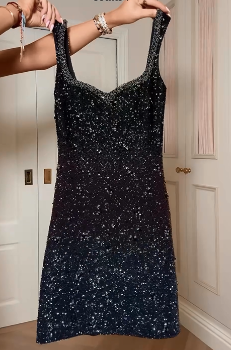 Robe de bal courte à sequins noirs et fines bretelles