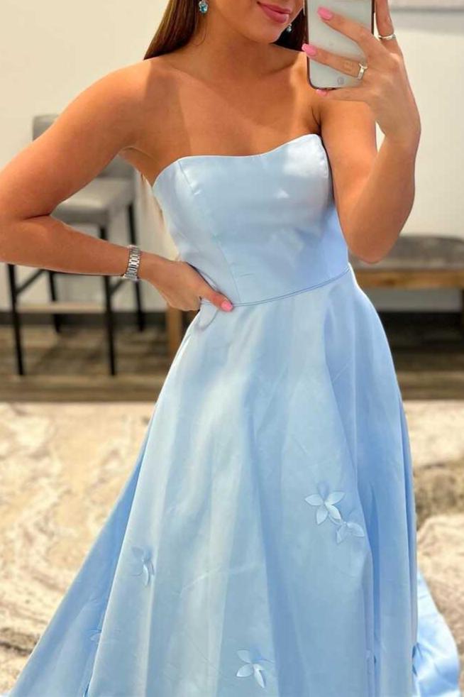 Vestido de fiesta azul claro sin tirantes con estampado floral 3D y corte en A
