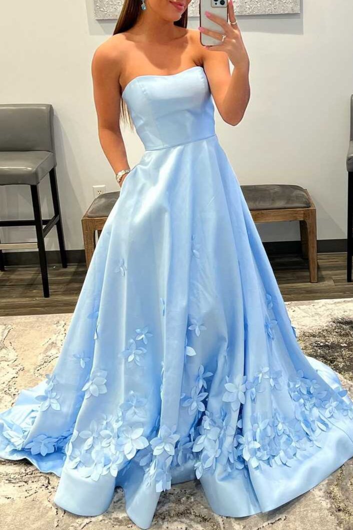 Vestido de fiesta azul claro sin tirantes con estampado floral 3D y corte en A