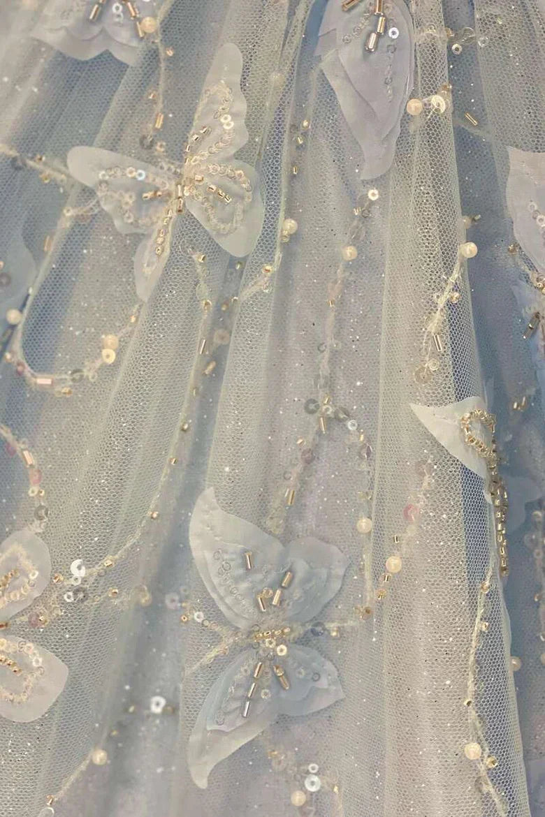 Vestido de graduación de satén y encaje con hombros descubiertos