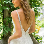 Vestido de novia corte A, escote en V, corpiño con apliques de encaje, vestido de novia a medida con cola de barrido 