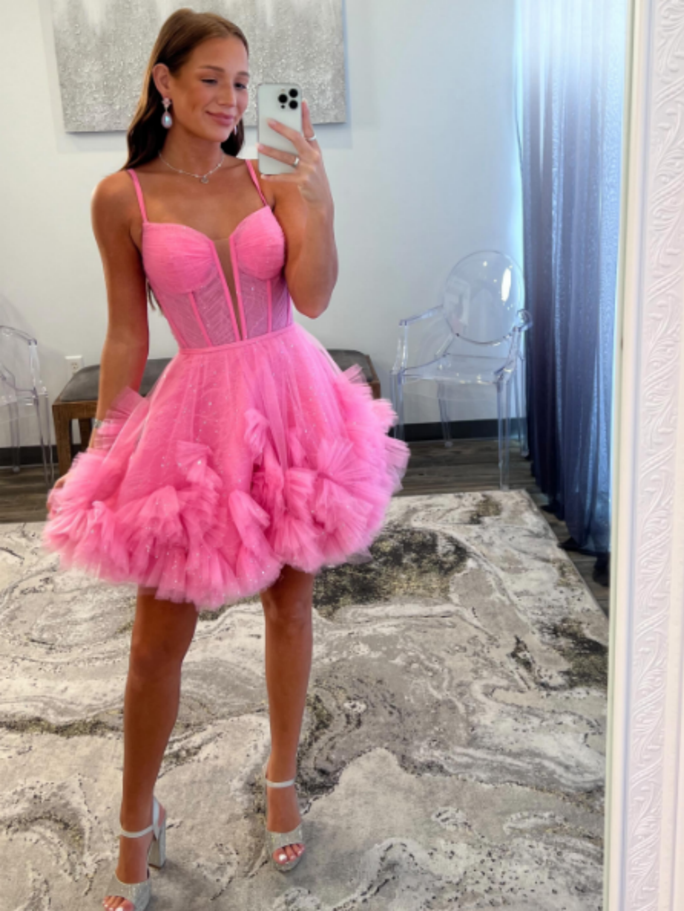 Vestido corto de tul con escote en V y corte en A para baile de bienvenida