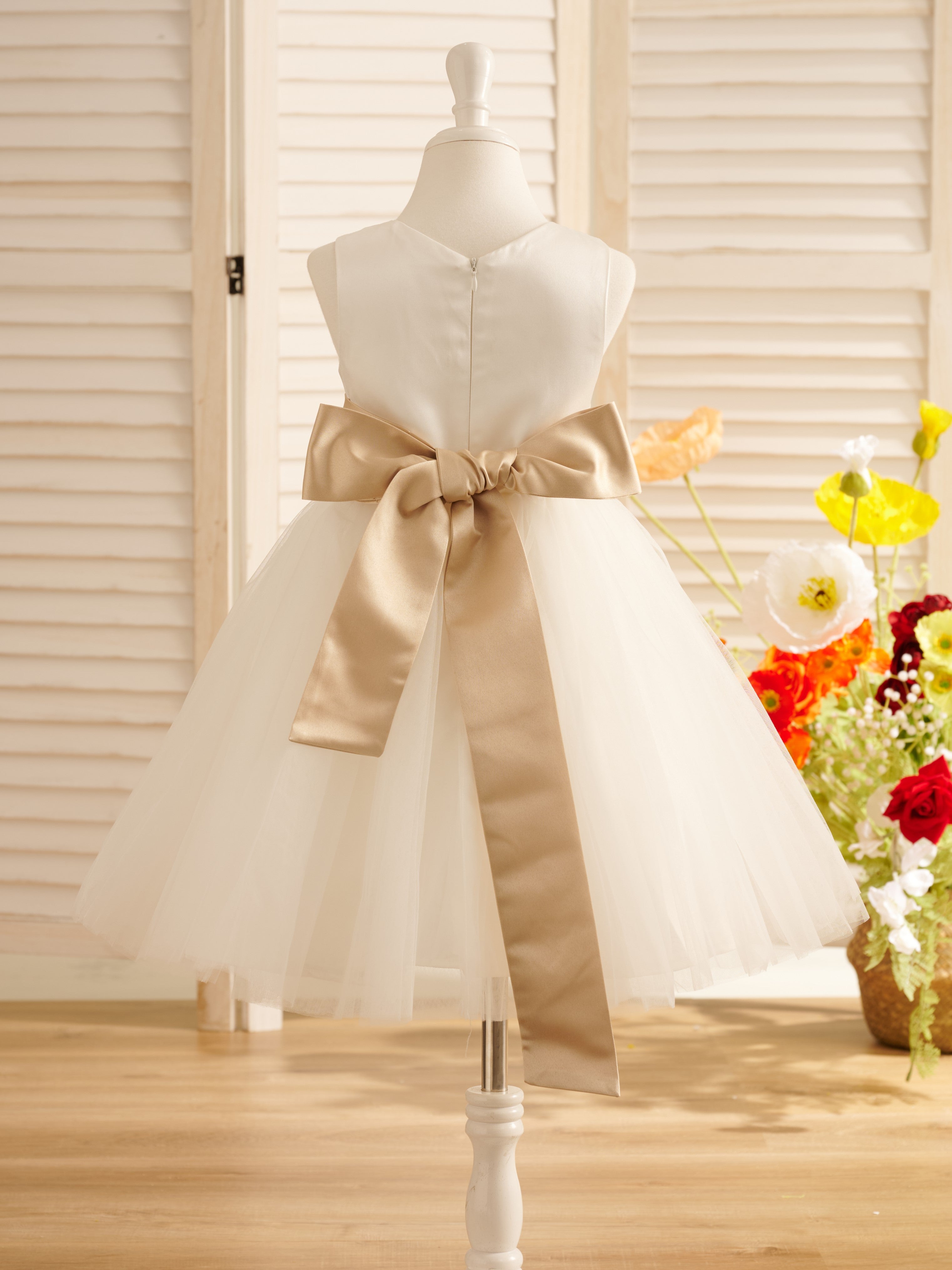 Vestido de niña de las flores de corte A, de satén y tul, hasta la rodilla 