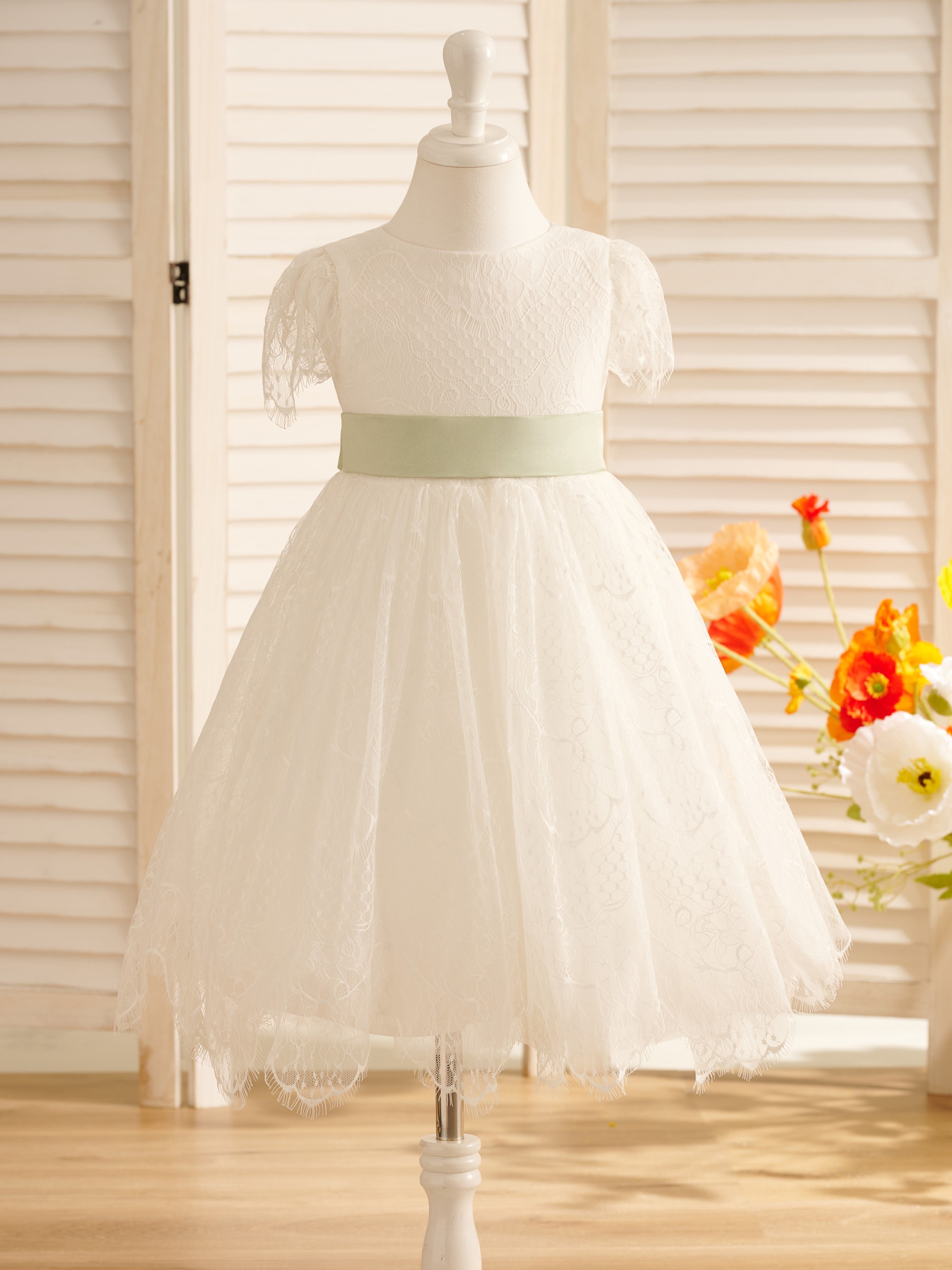 Vestido de niña de las flores de la Primera Comunión color marfil con encaje 