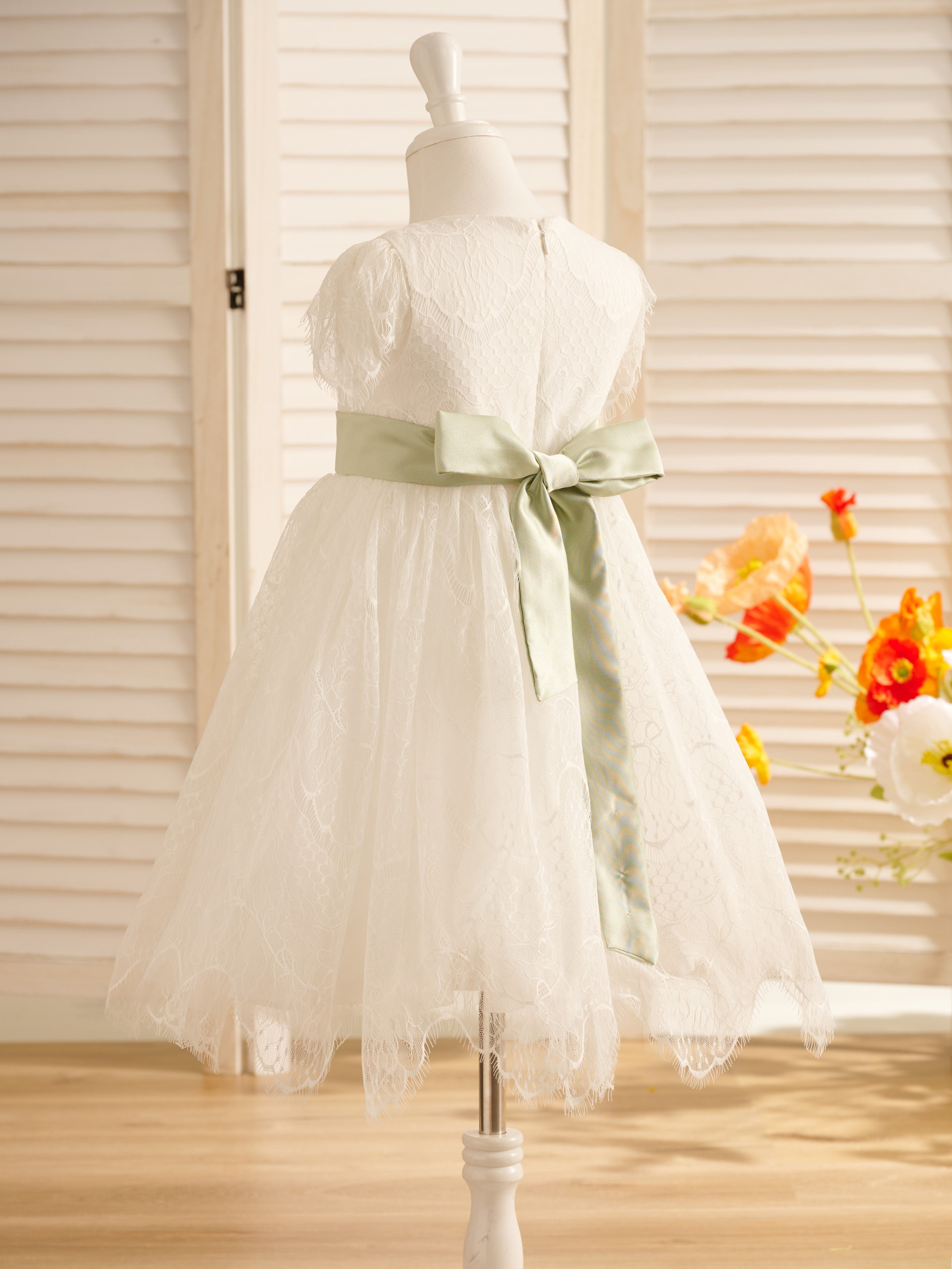 Vestido de niña de las flores de la Primera Comunión color marfil con encaje 