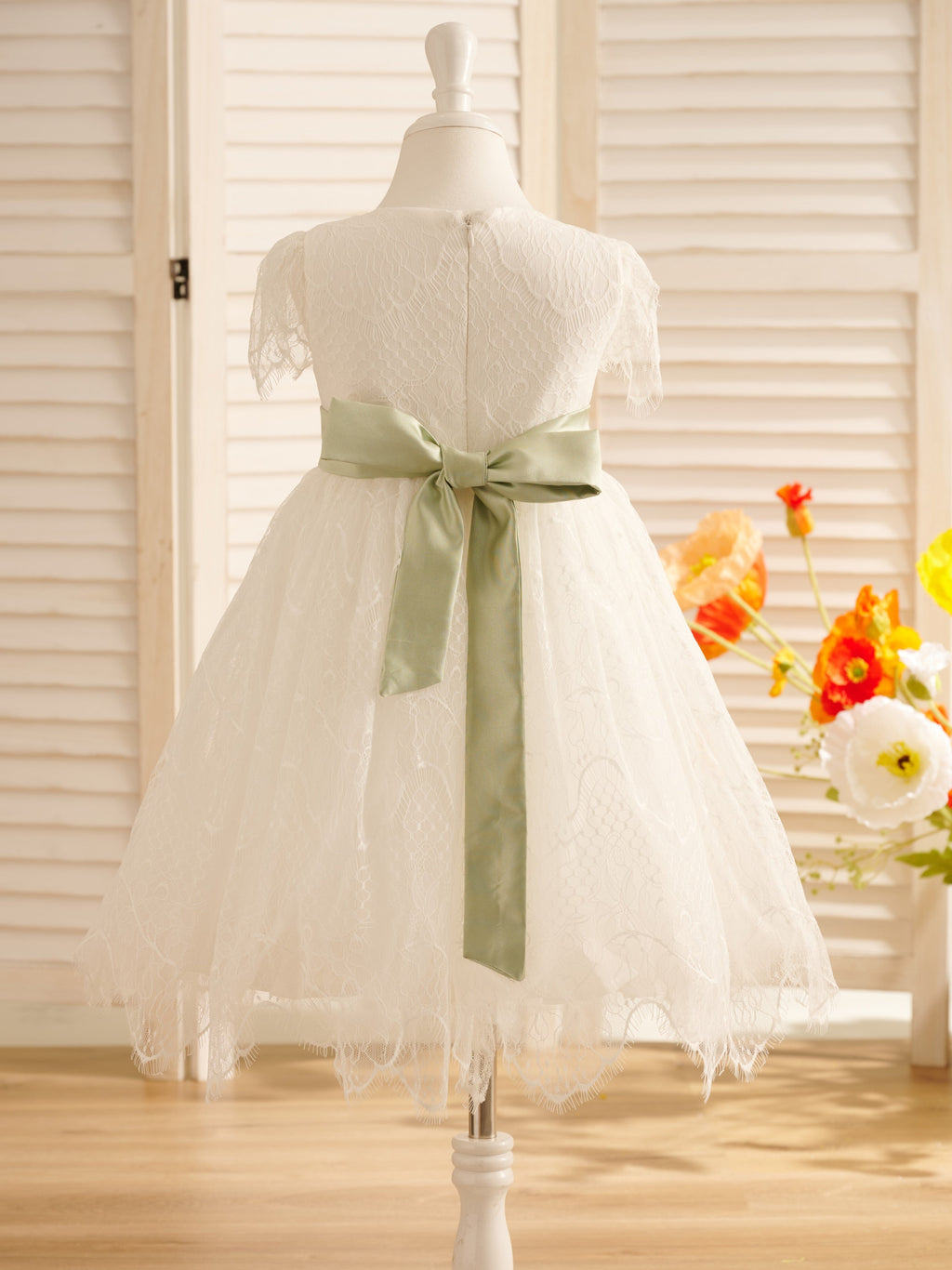 Vestido de niña de las flores de la Primera Comunión color marfil con encaje 