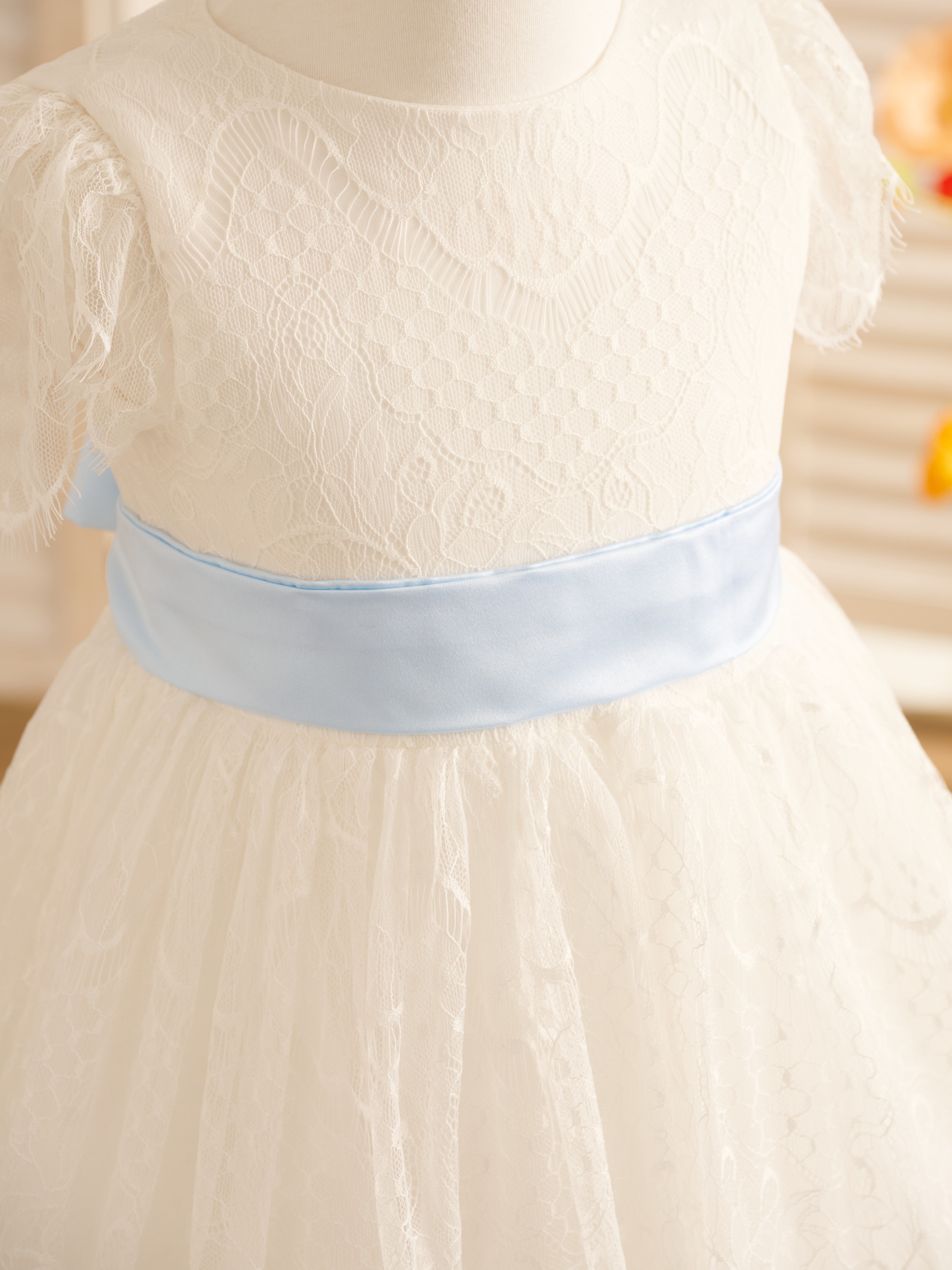 Vestido de niña de las flores de la Primera Comunión color marfil con encaje 