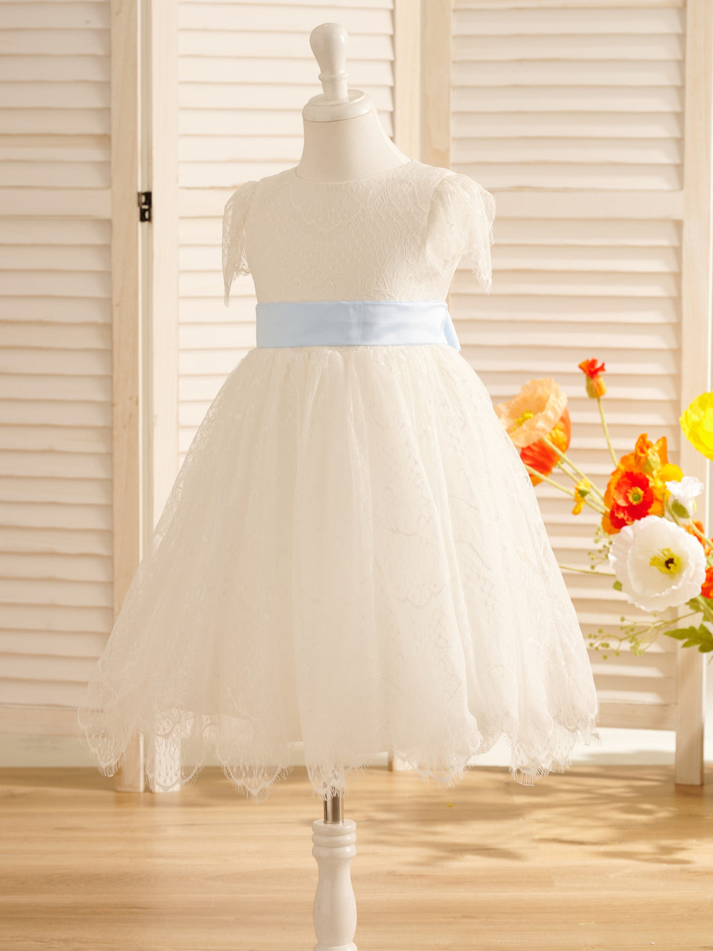 Vestido de niña de las flores de la Primera Comunión color marfil con encaje 
