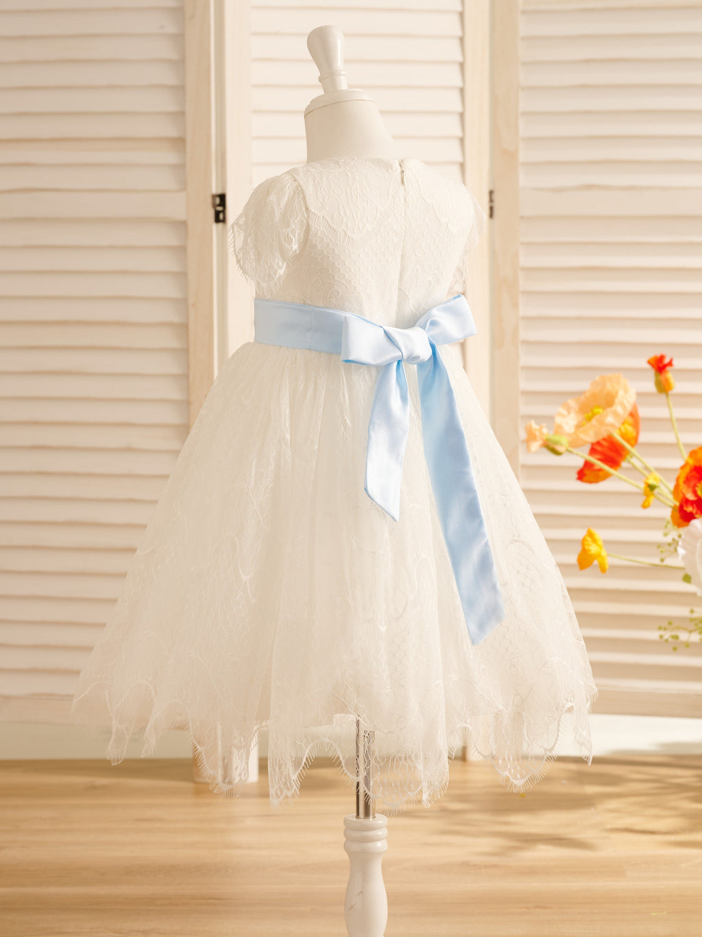 Vestido de niña de las flores de la Primera Comunión color marfil con encaje 