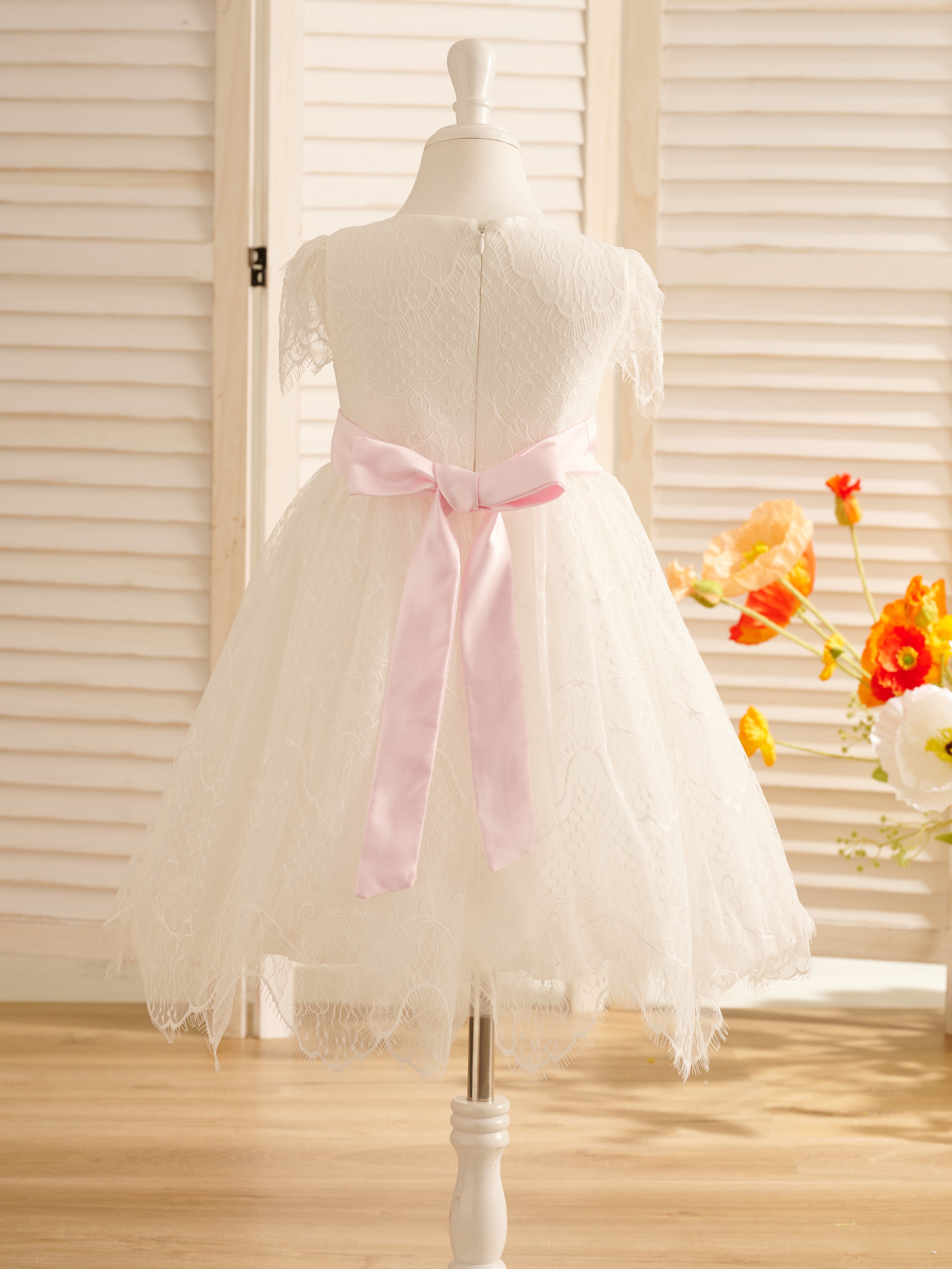 Vestido de niña de las flores de la Primera Comunión color marfil con encaje 