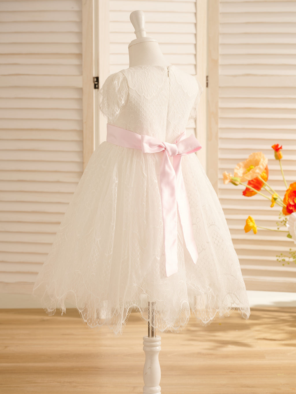 Vestido de niña de las flores de la Primera Comunión color marfil con encaje 