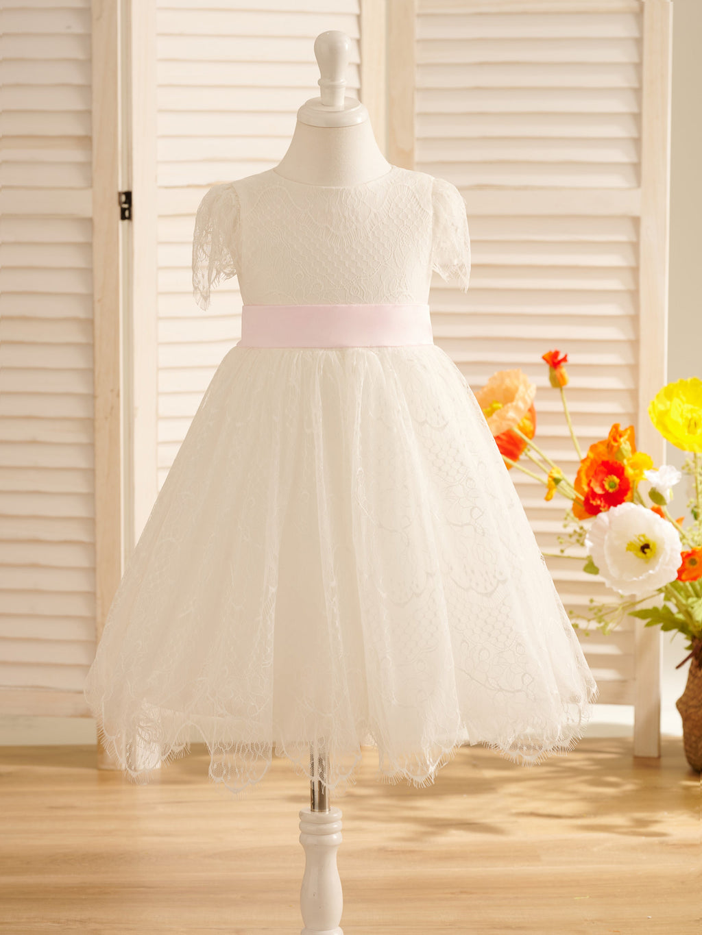 Vestido de niña de las flores de la Primera Comunión color marfil con encaje 