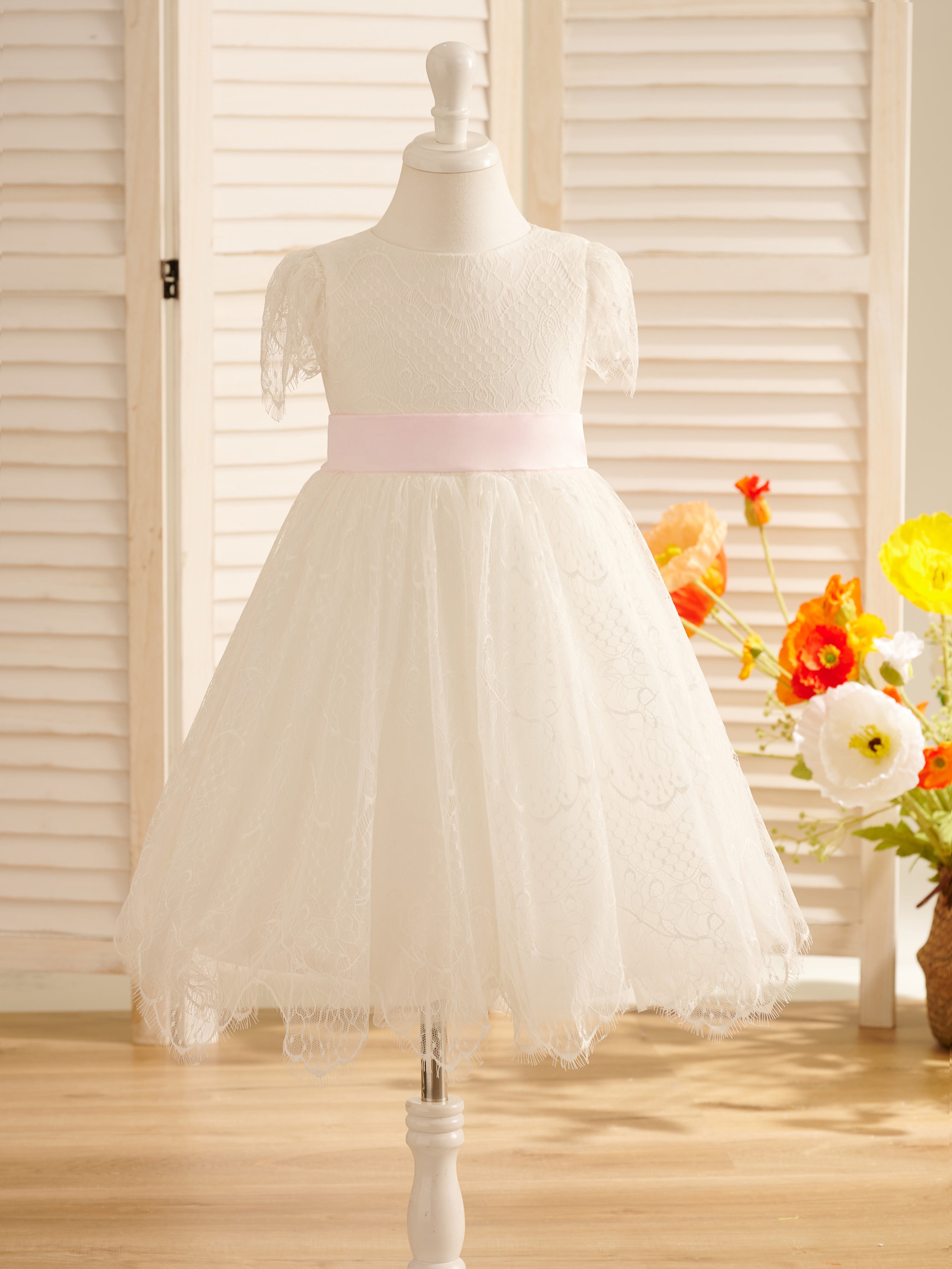 Vestido de niña de las flores de la Primera Comunión color marfil con encaje 