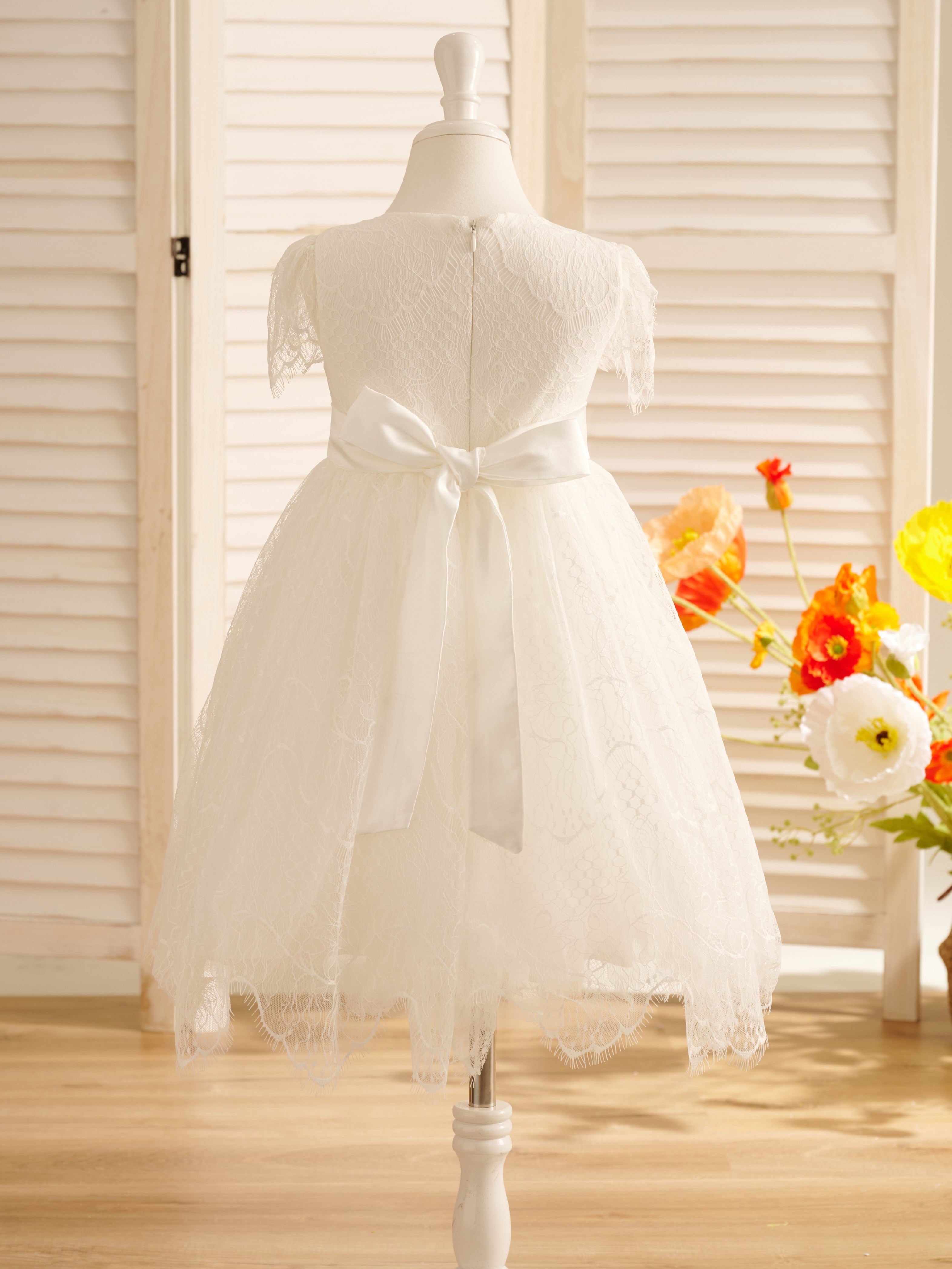 Vestido de niña de las flores de la Primera Comunión color marfil con encaje 