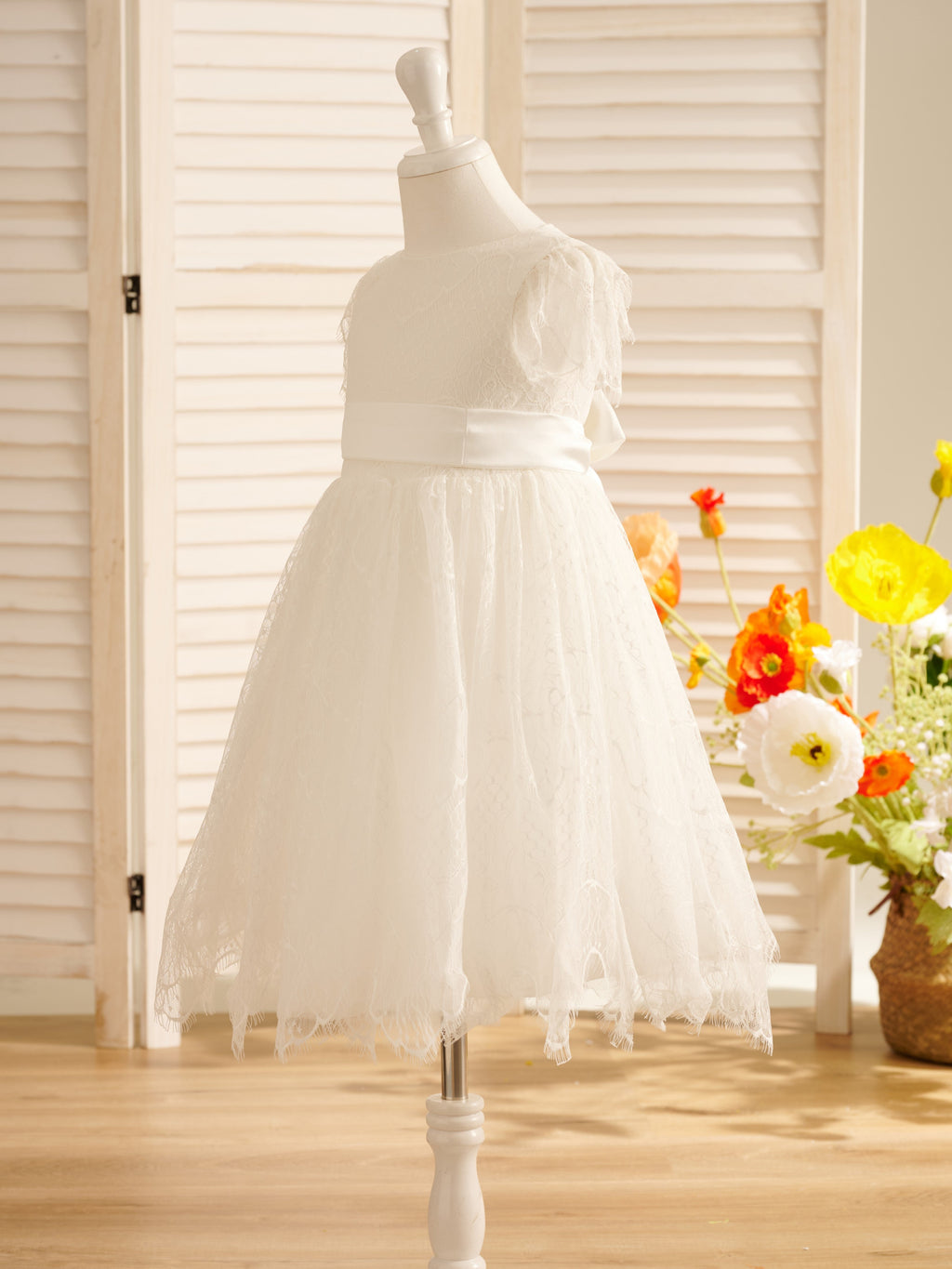 Vestido de niña de las flores de la Primera Comunión color marfil con encaje 
