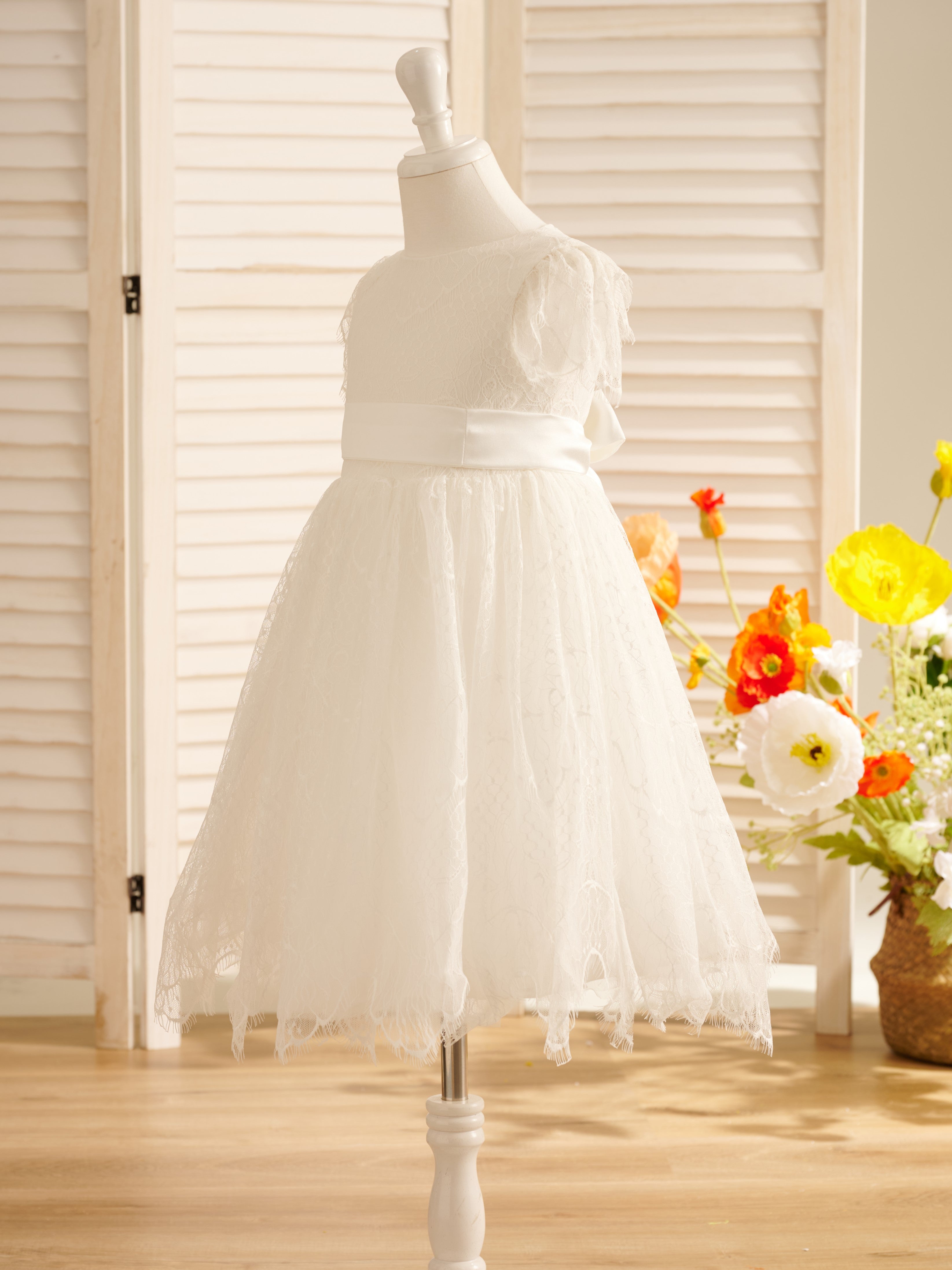 Vestido de niña de las flores de la Primera Comunión color marfil con encaje 