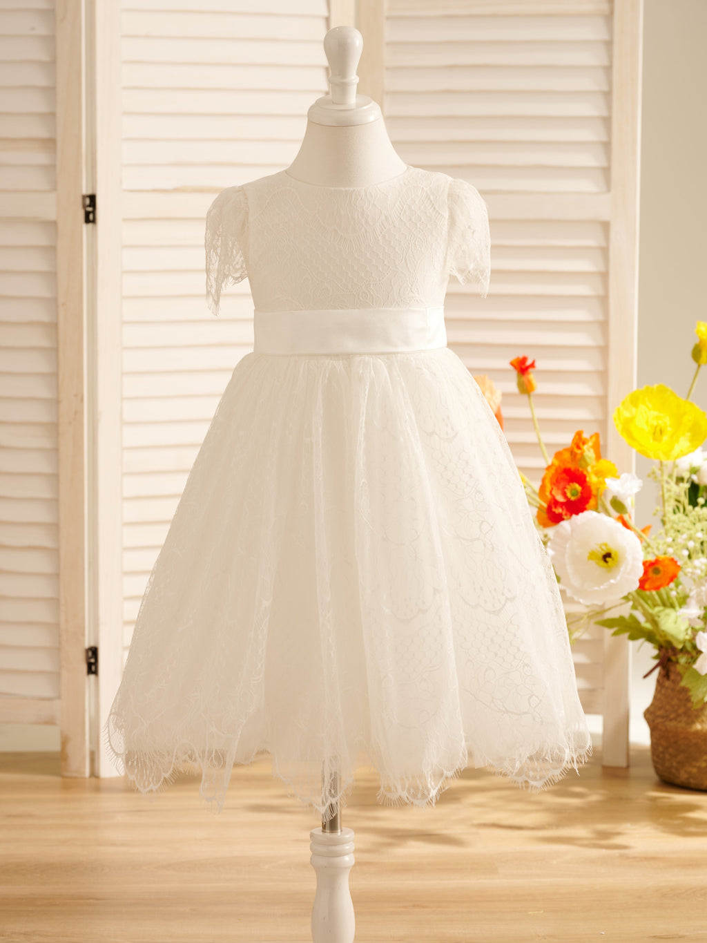 Vestido de niña de las flores de la Primera Comunión color marfil con encaje 