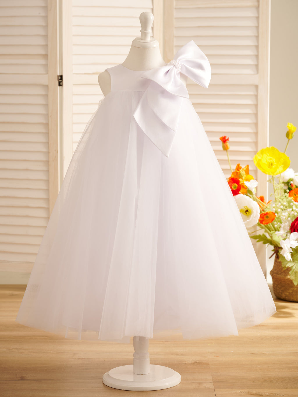 Vestido de niña pequeña de las flores, corte en A, con gran lazo y tul, hasta la rodilla. 
