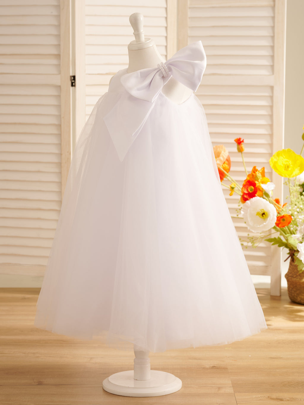 Vestido de niña pequeña de las flores, corte en A, con gran lazo y tul, hasta la rodilla. 
