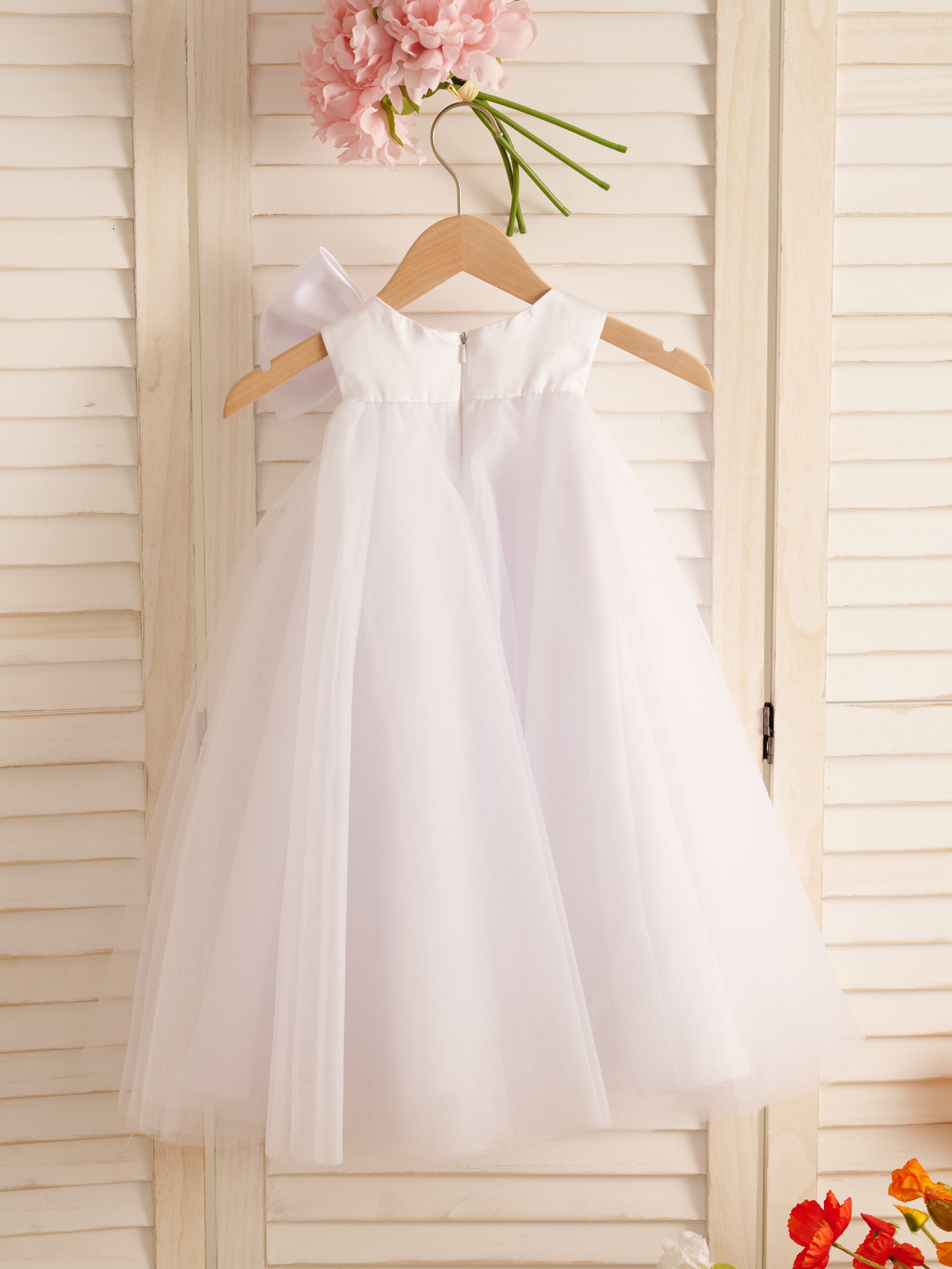 Vestido de niña pequeña de las flores, corte en A, con gran lazo y tul, hasta la rodilla. 