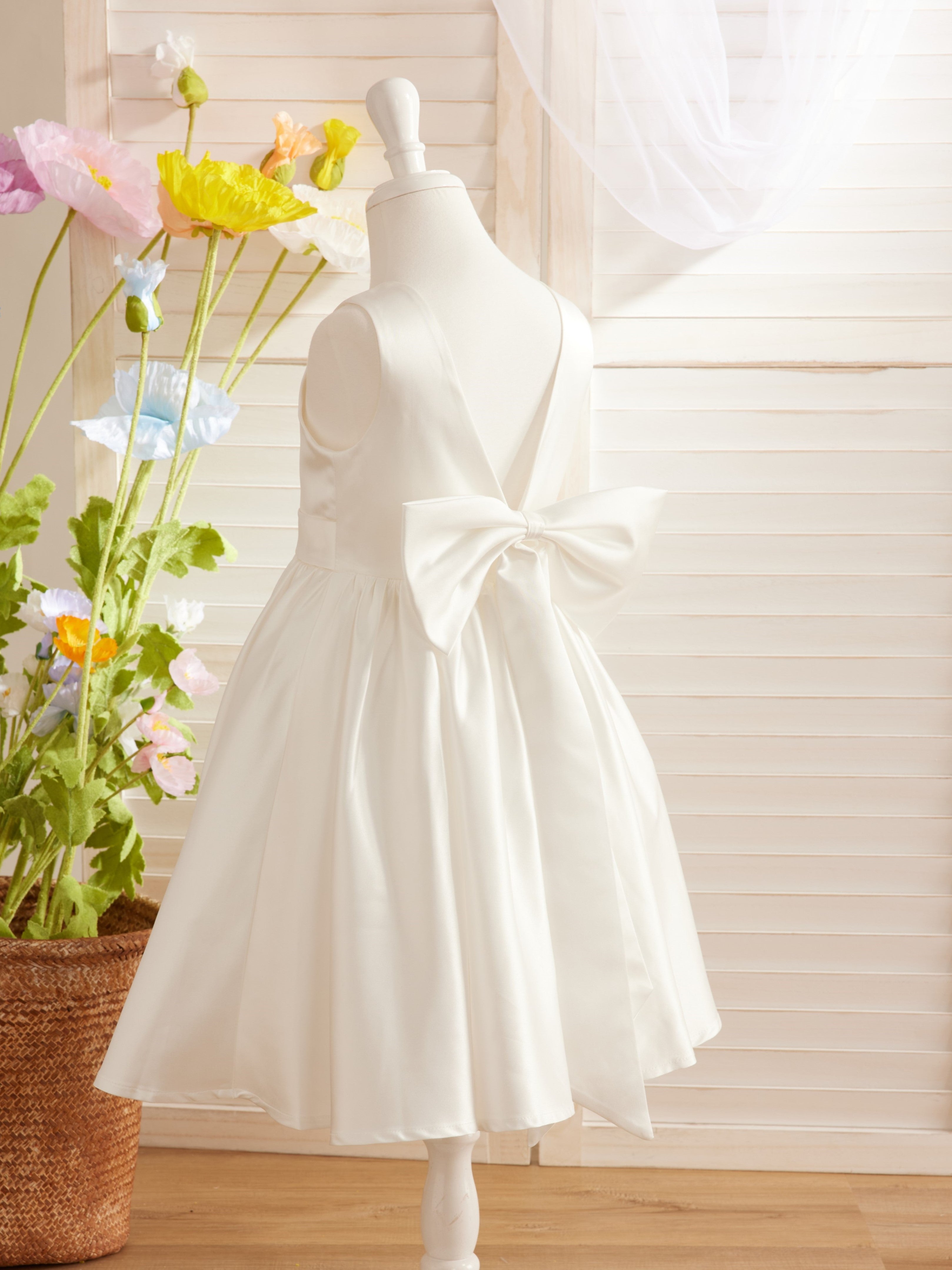 Elegante vestido de niña de las flores de satén con corte en A, espalda en V y lazo, hasta la rodilla 