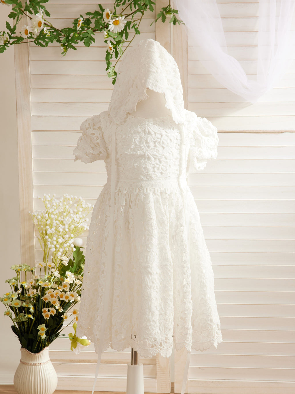 Vestidos de bautizo color marfil con encaje hasta la rodilla 