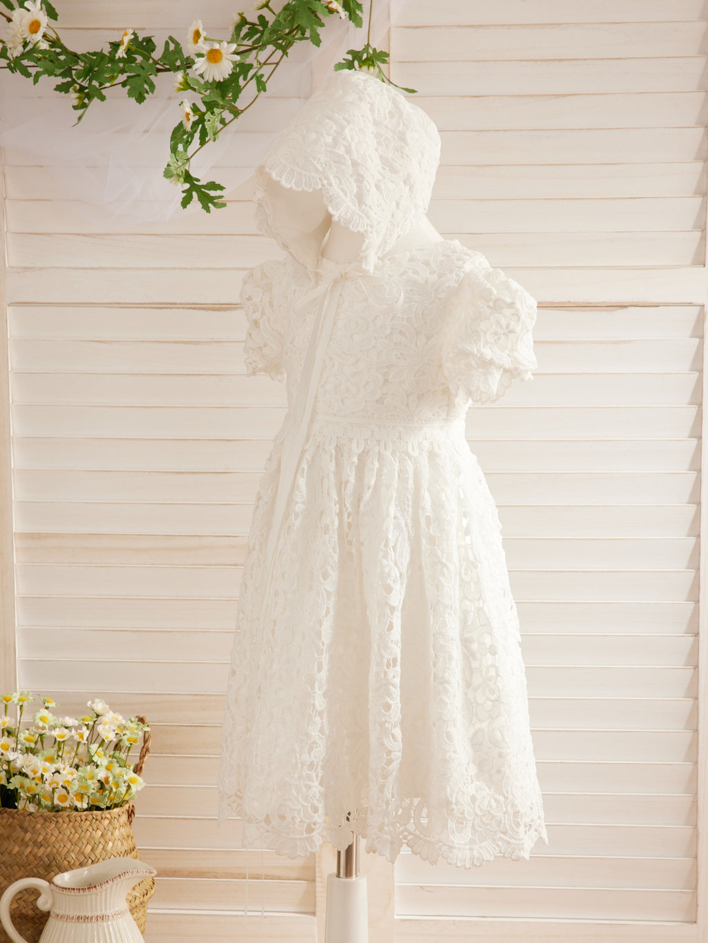 Vestidos de bautizo color marfil con encaje hasta la rodilla 