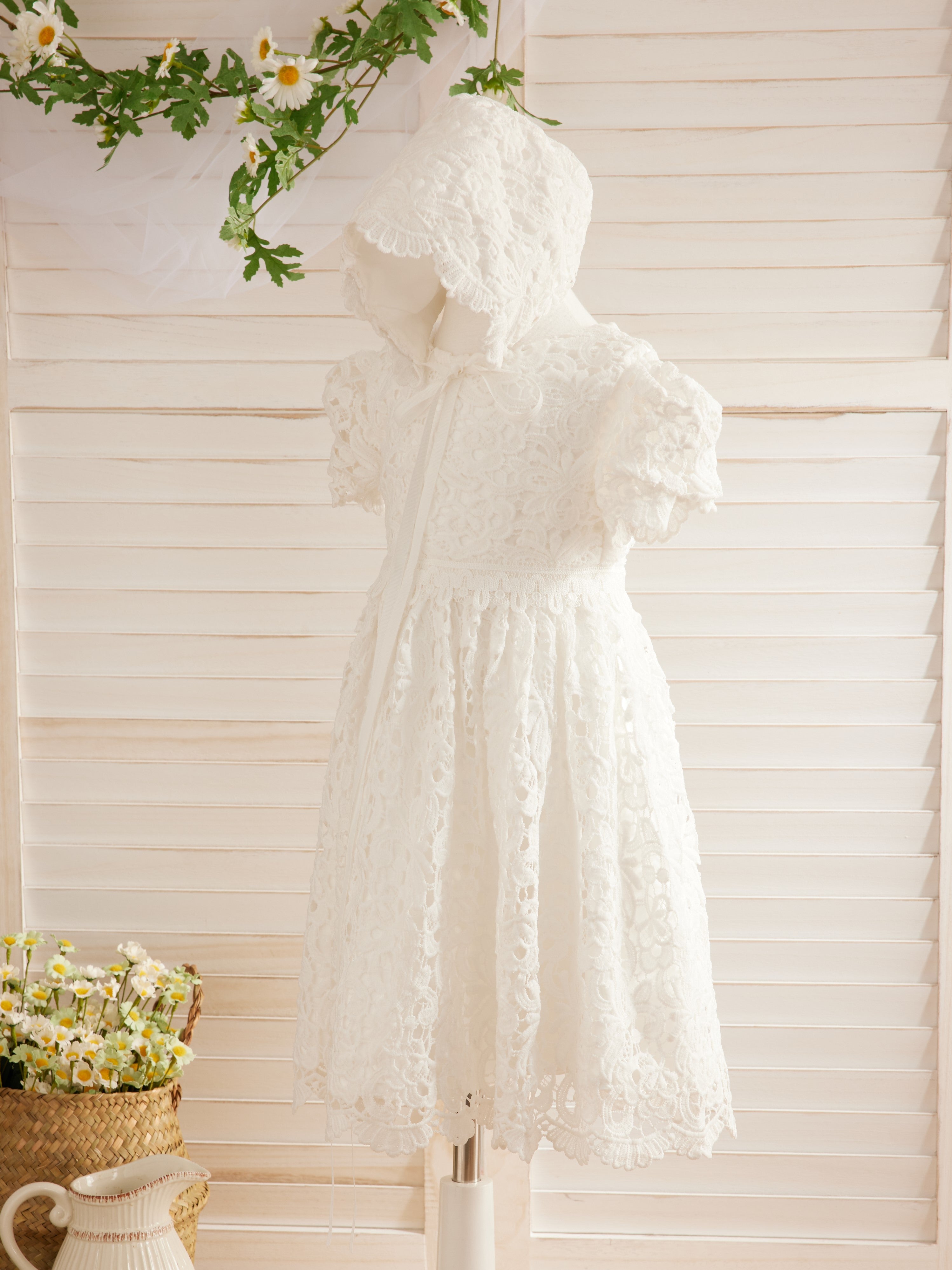 Vestidos de bautizo color marfil con encaje hasta la rodilla 