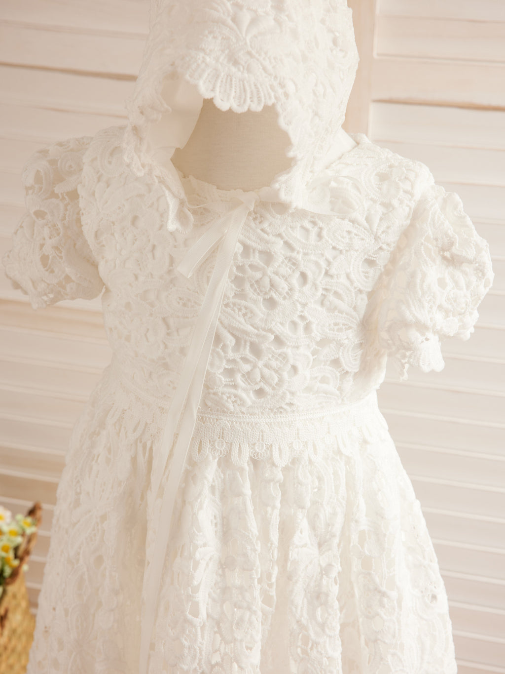 Vestidos de bautizo color marfil con encaje hasta la rodilla 