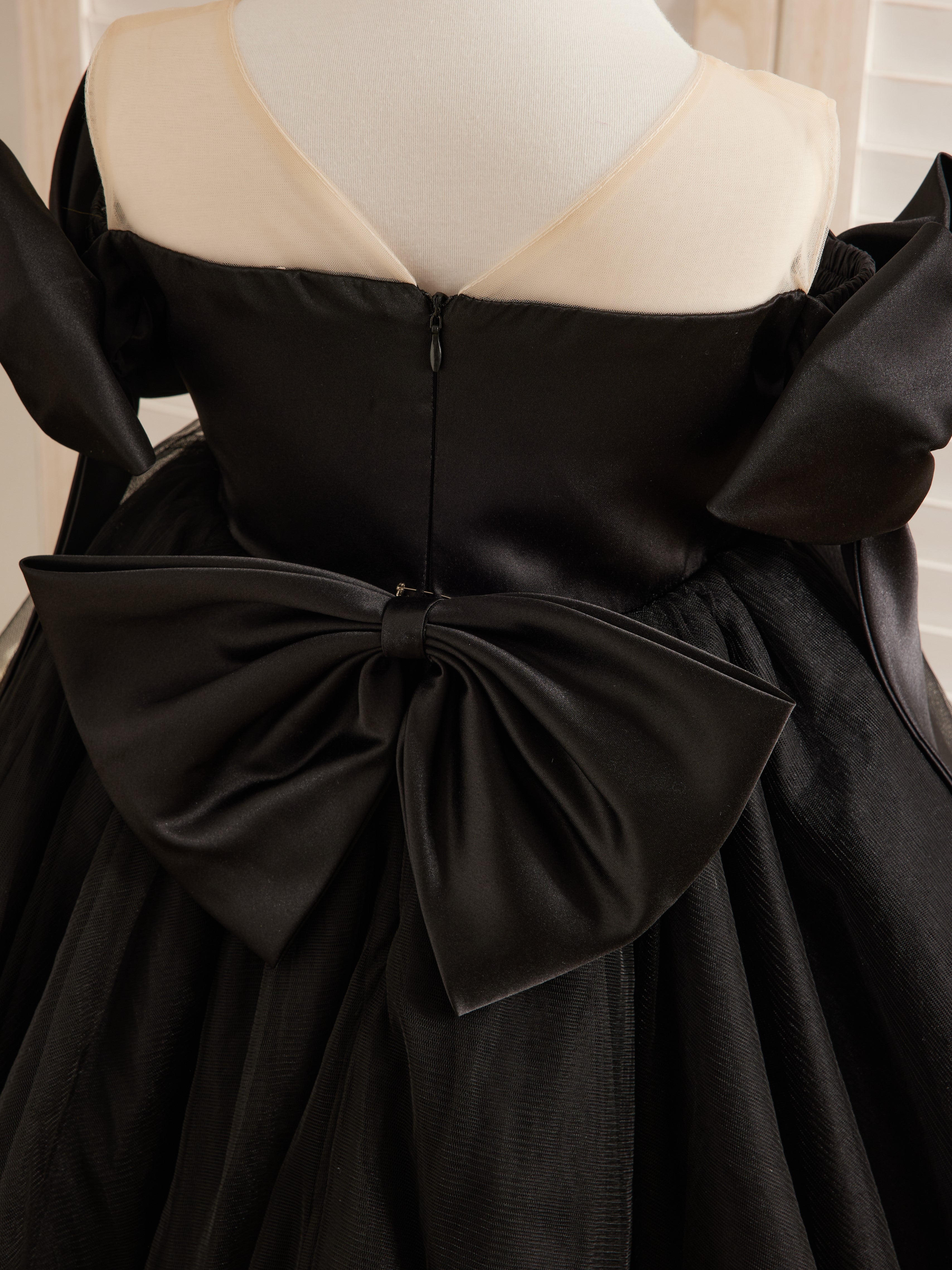 Vestido de tul negro hasta la rodilla con hombros descubiertos para bebé niña 