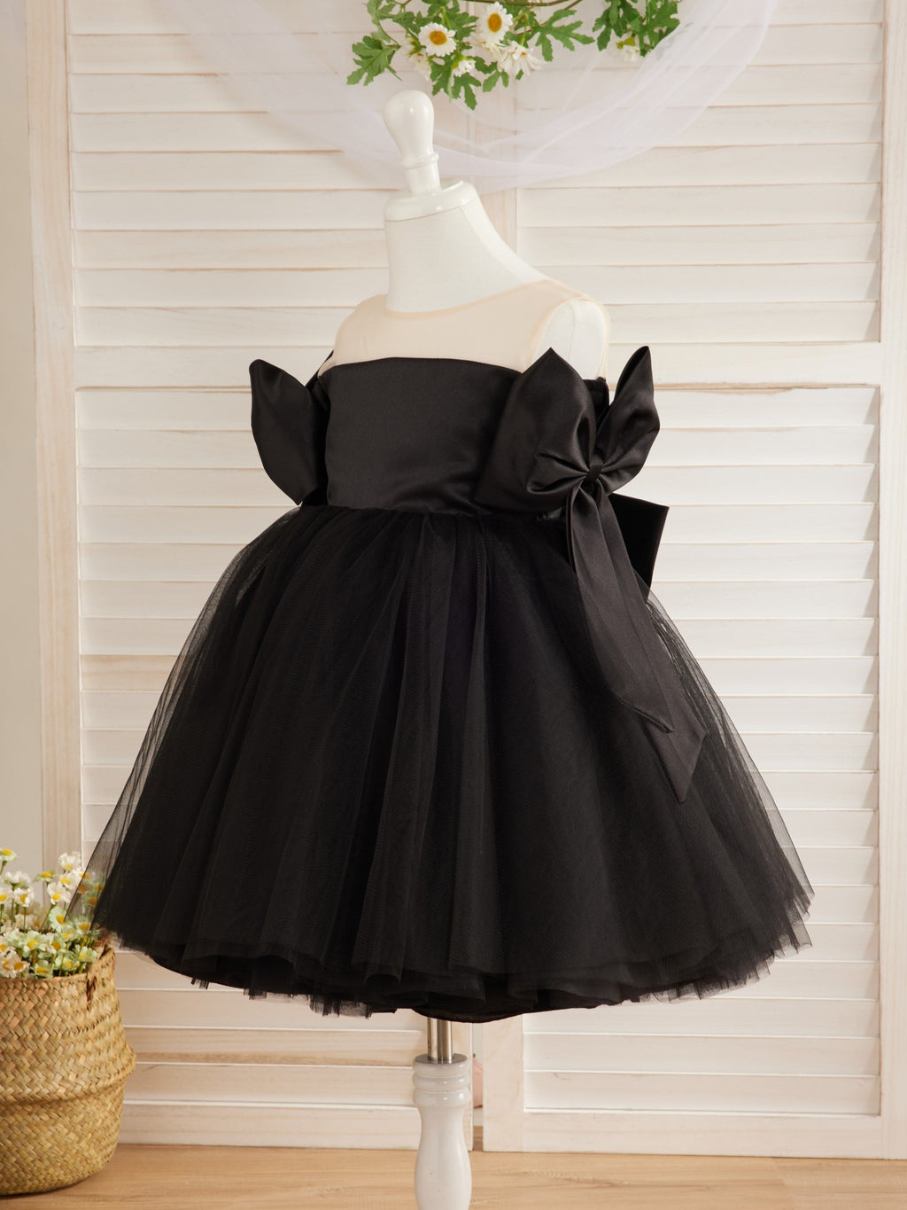 Vestido de tul negro hasta la rodilla con hombros descubiertos para bebé niña 