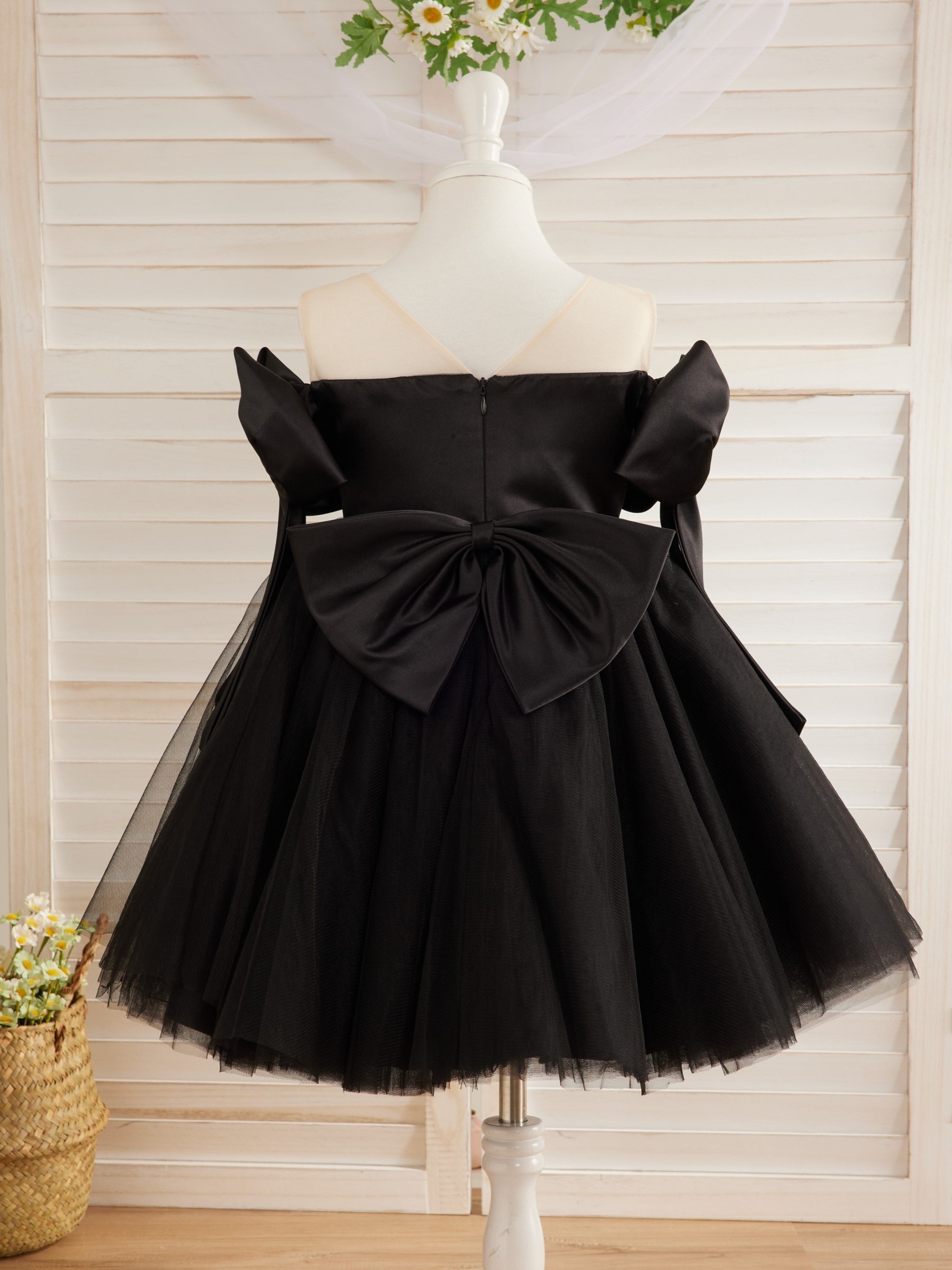 Vestido de tul negro hasta la rodilla con hombros descubiertos para bebé niña 