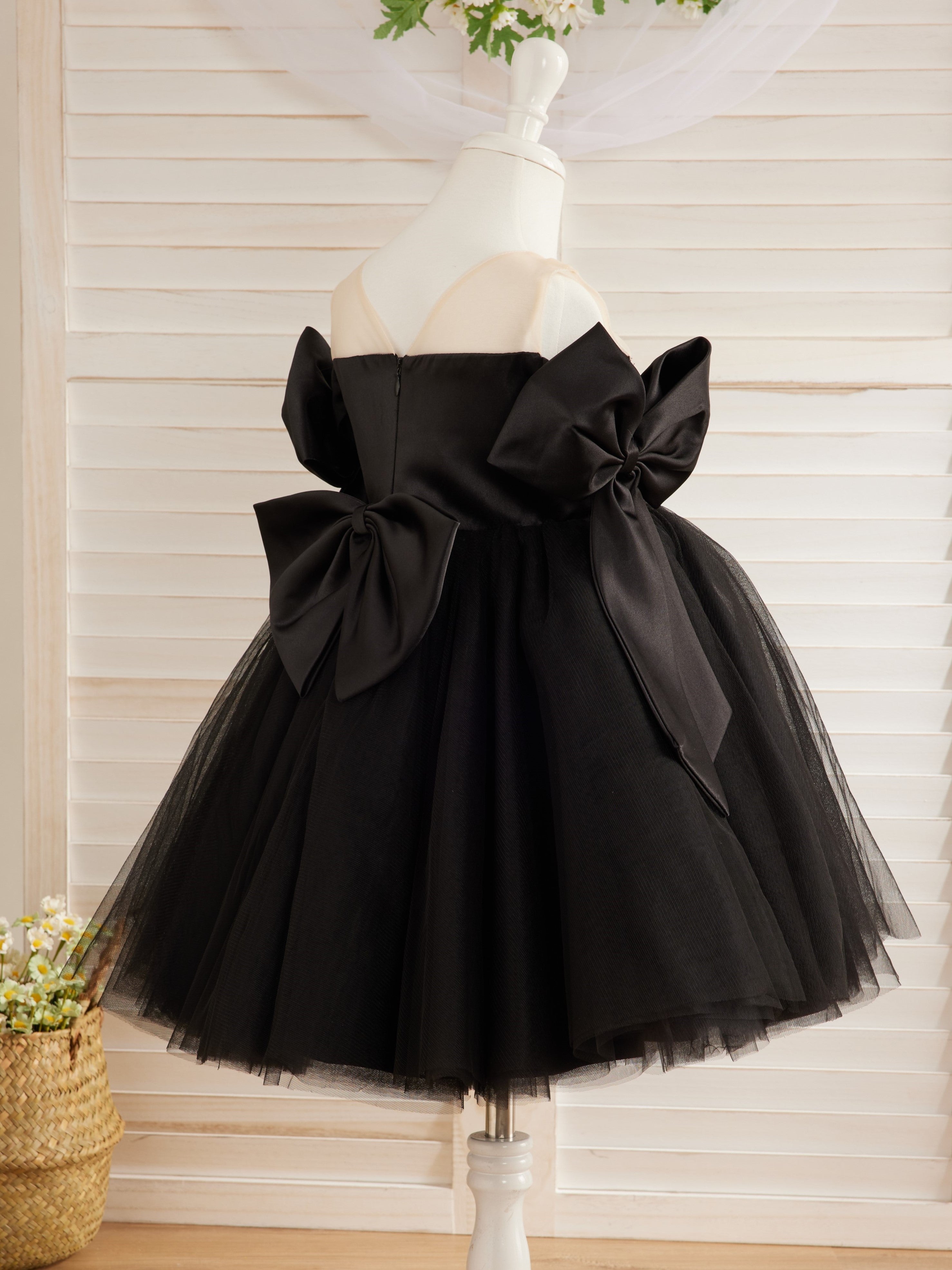 Vestido de tul negro hasta la rodilla con hombros descubiertos para bebé niña 