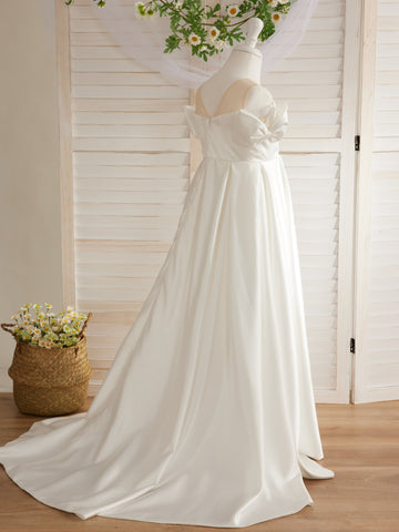 Vestido de niña de las flores color marfil con cola de satén 