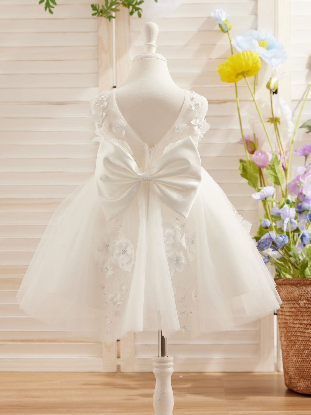Robe de demoiselle d'honneur sans manches en tulle arrivant aux genoux 