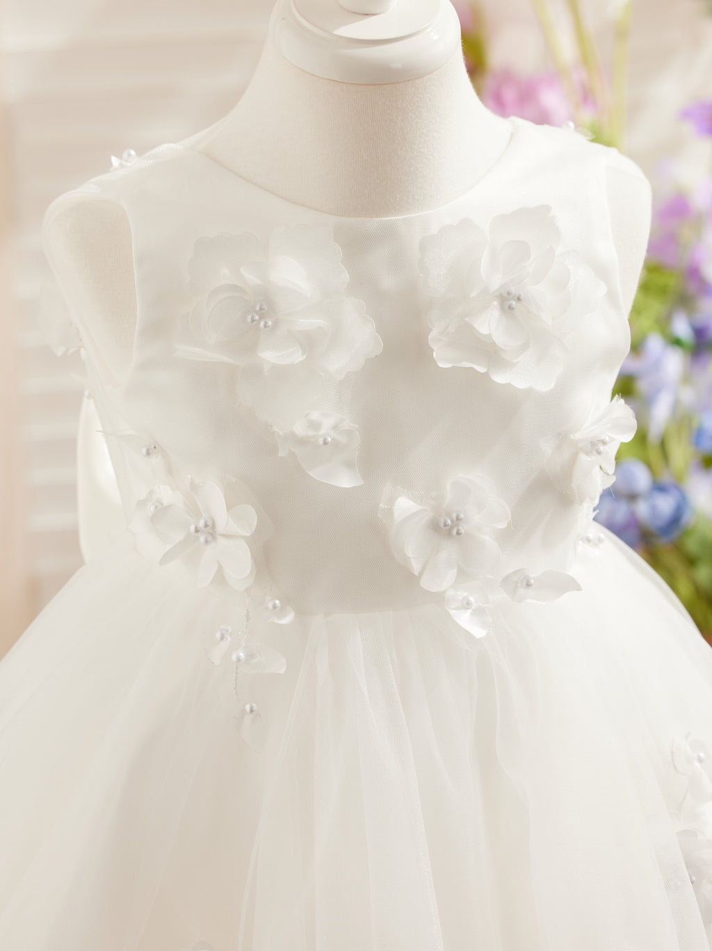 Robe de demoiselle d'honneur sans manches en tulle arrivant aux genoux 