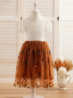 Vestido de niña de las flores color naranja quemado, blanco, encaje, tul y bordado hasta la rodilla 