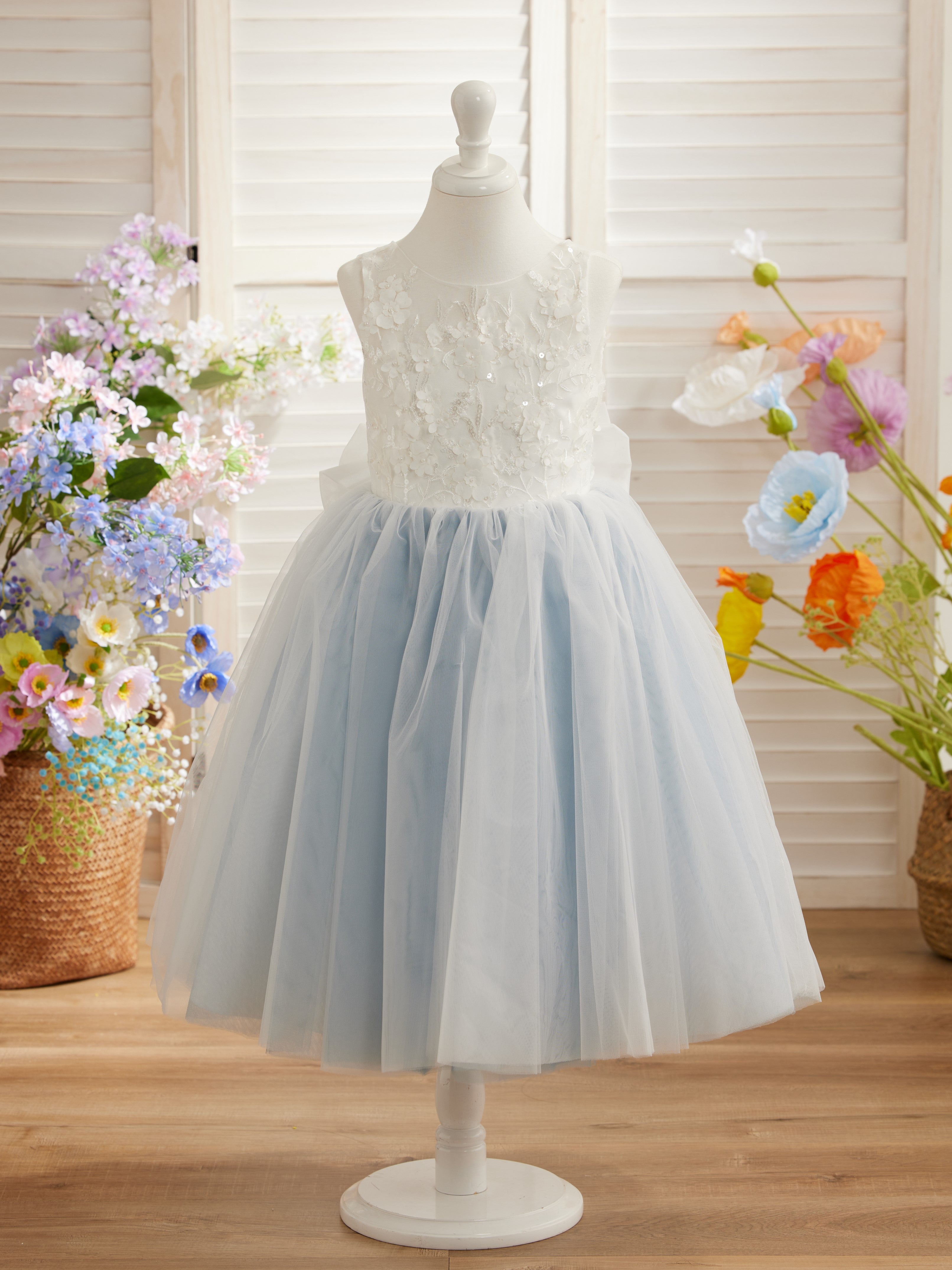 Vestido midi de encaje floral y lazo grande 