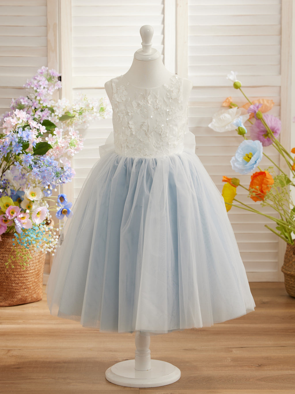 Vestido midi de encaje floral y lazo grande 