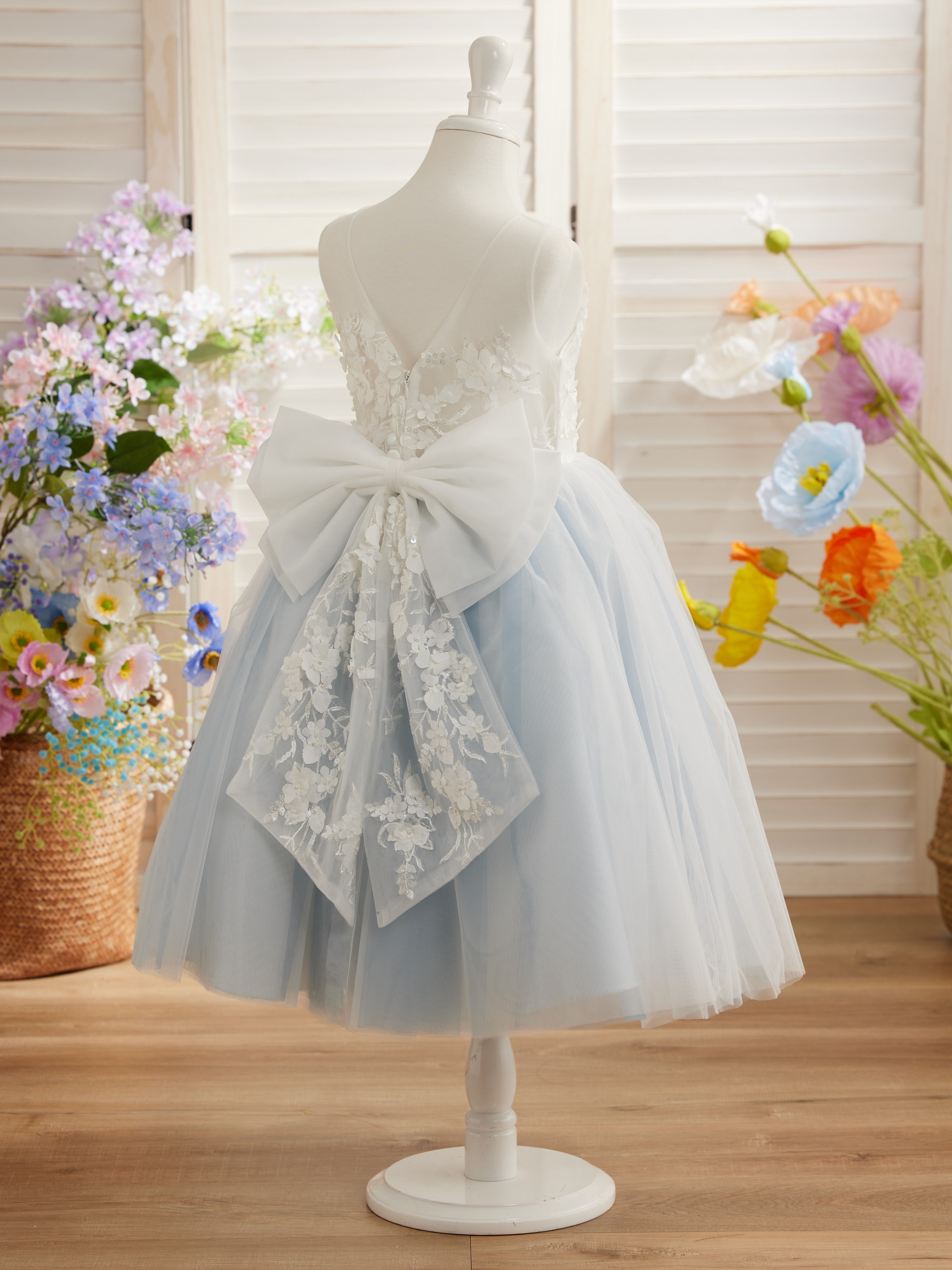 Vestido midi de encaje floral y lazo grande 