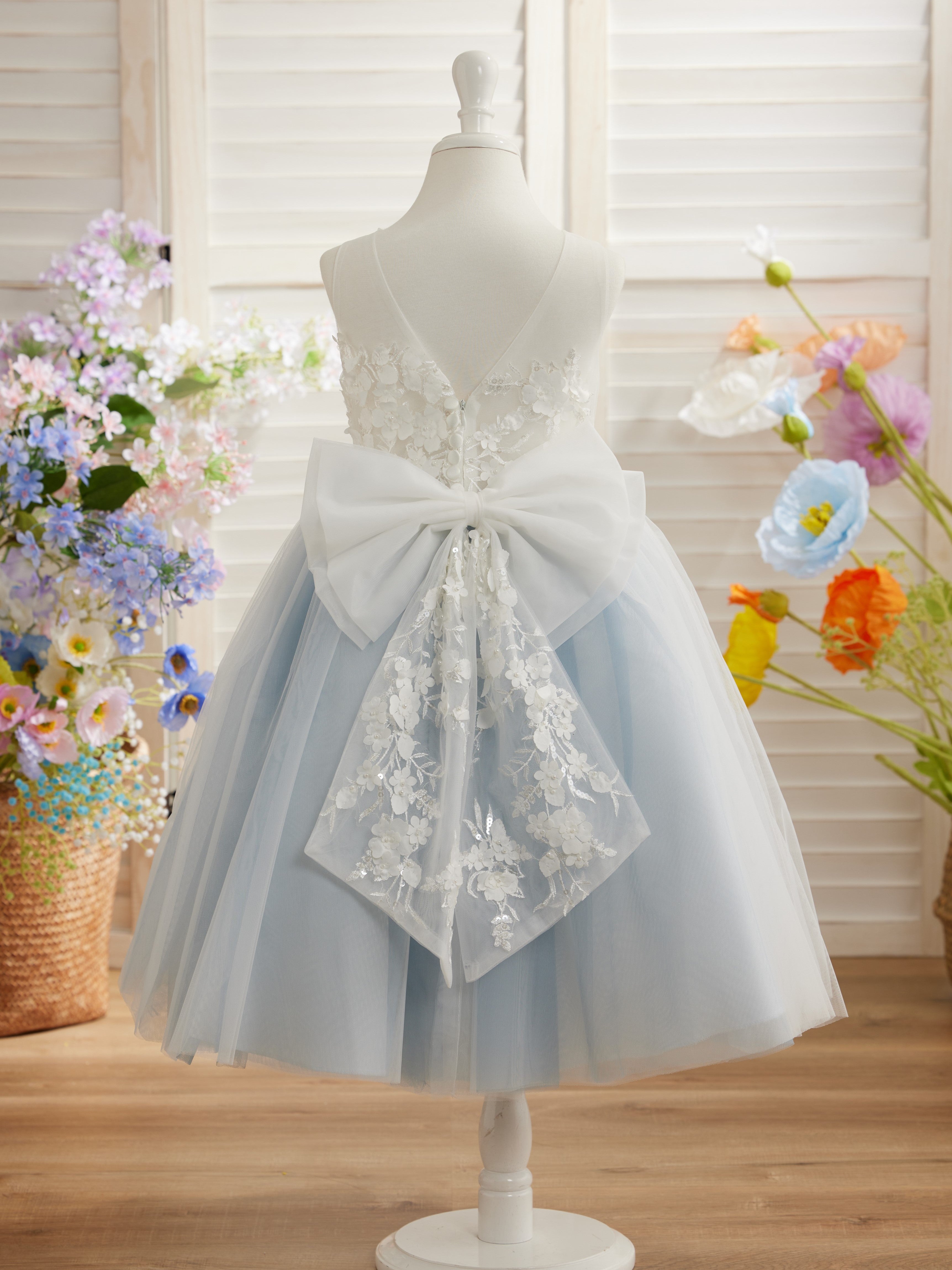 Vestido midi de encaje floral y lazo grande 