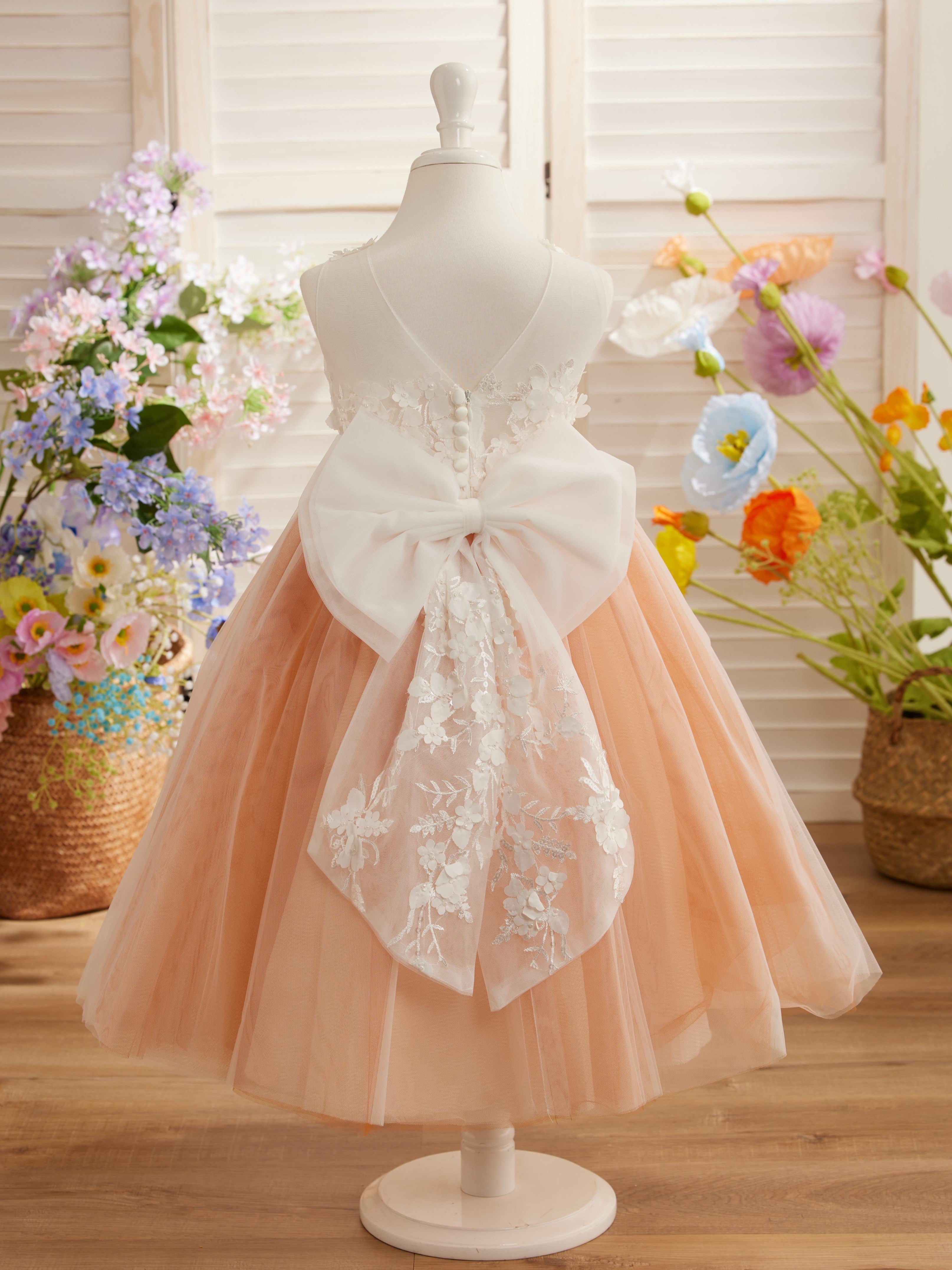Vestido midi de encaje floral y lazo grande 