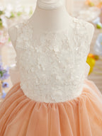 Vestido midi de encaje floral y lazo grande 