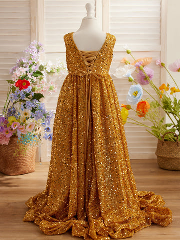 Deslumbrante vestido de princesa rojo con lentejuelas, escote en V y cola para niñas 