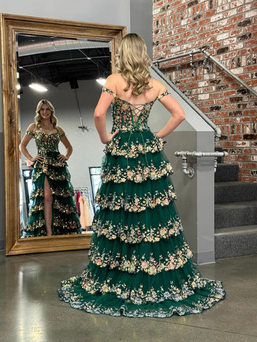 Robe de bal bustier à épaules dénudées et volants en dentelle