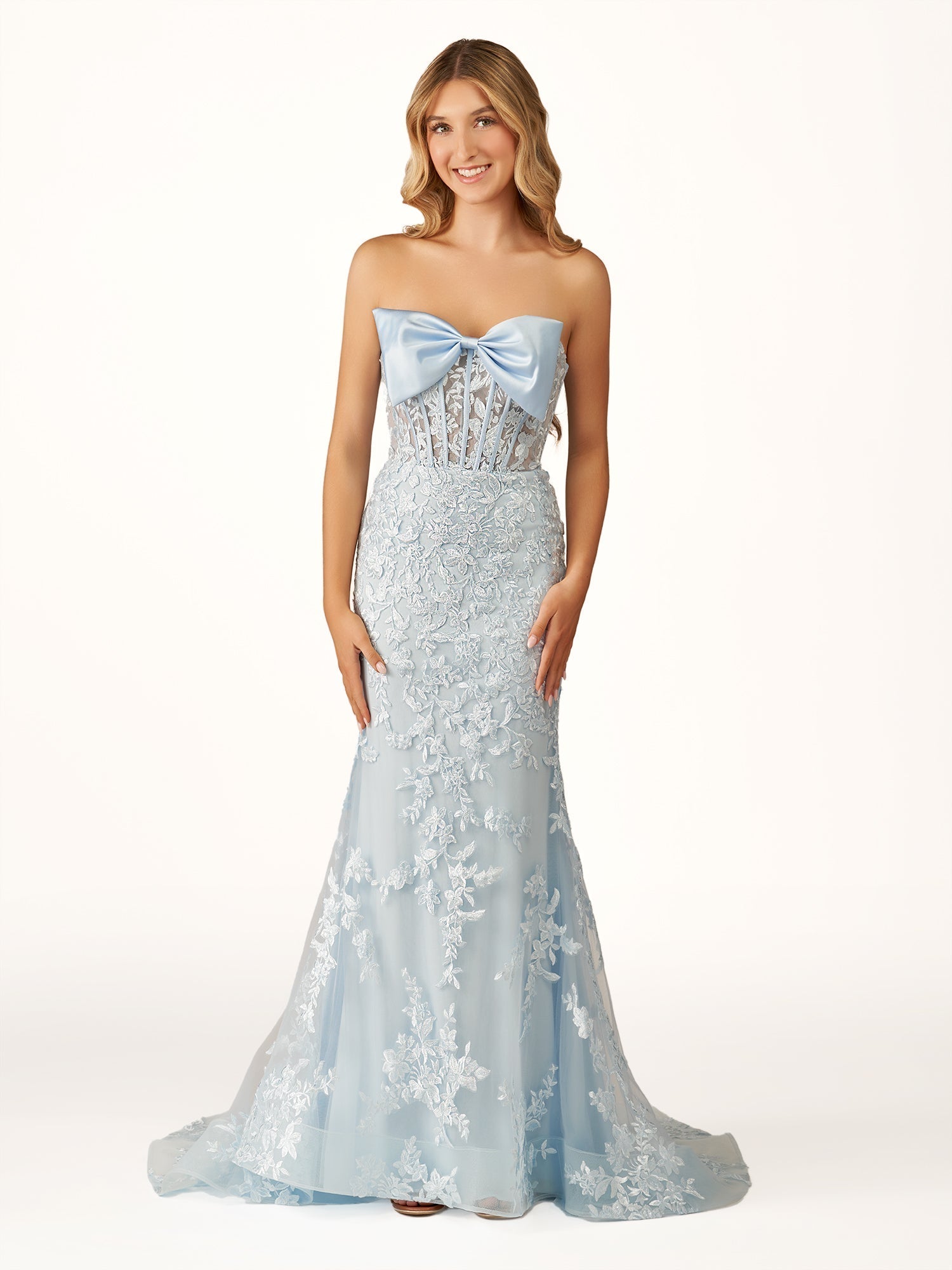 Arvin | Robe de bal longue rouge sirène sans bretelles, ornée d'appliqués de dentelle et d'un nœud