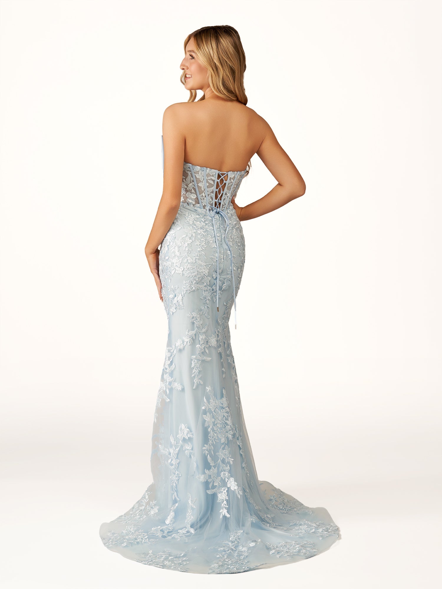 Arvin | Robe de bal longue rouge sirène sans bretelles, ornée d'appliqués de dentelle et d'un nœud