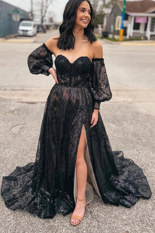 Robe de bal longue noire à sequins, coupe trapèze et décolleté cœur. Adorable robe de bal longue à sequins noirs.