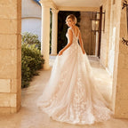 Robe de mariée élégante pour femme, col en V, manches courtes, applications de dentelle, robe de mariée boutonnée avec traîne, confectionnée sur mesure 