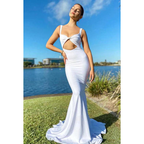 Robe de bal longue fourreau dos nu à découpes et col carré